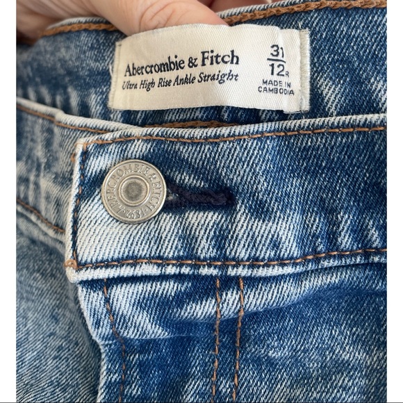 A&F Ultra High Jean - Picture 3 of 4